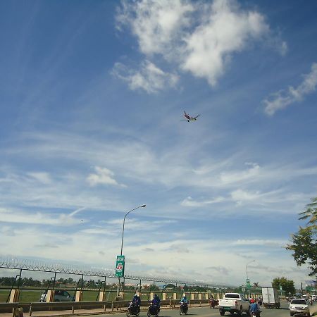 Golden Apple Hotel - Airport Phnom Penh Bagian luar foto