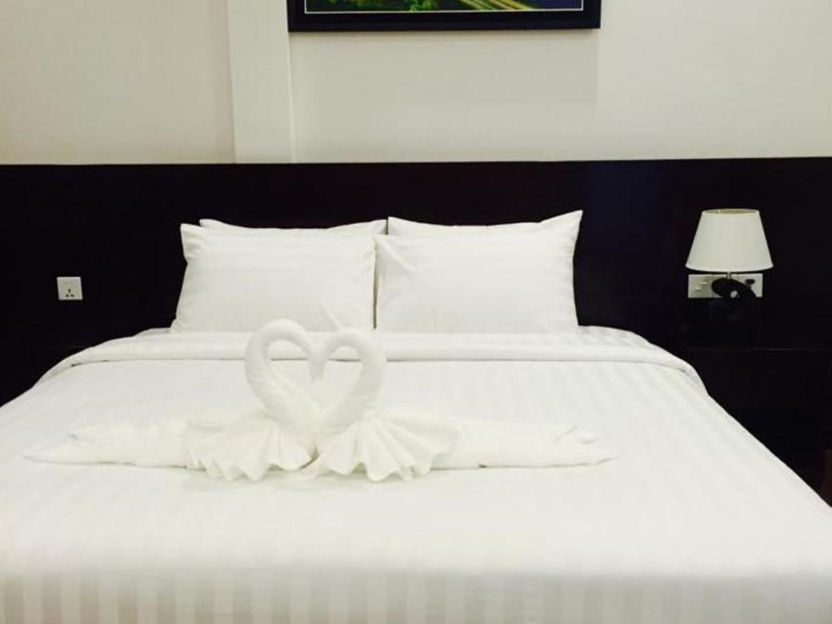 Golden Apple Hotel - Airport Phnom Penh Bagian luar foto