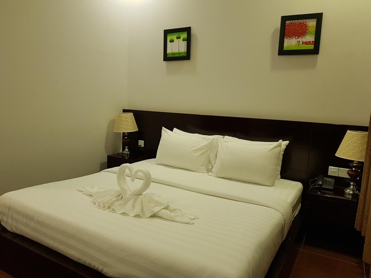 Golden Apple Hotel - Airport Phnom Penh Bagian luar foto