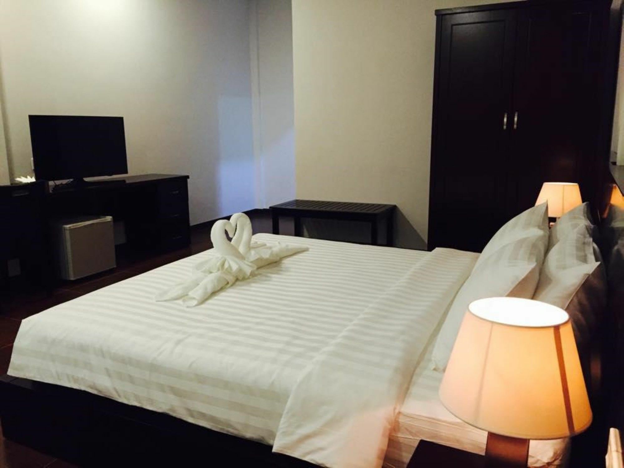 Golden Apple Hotel - Airport Phnom Penh Bagian luar foto