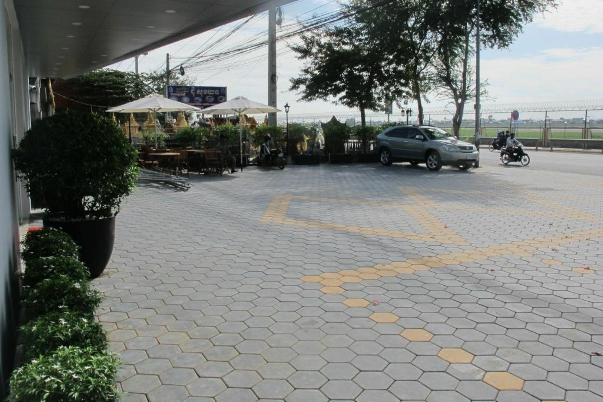 Golden Apple Hotel - Airport Phnom Penh Bagian luar foto